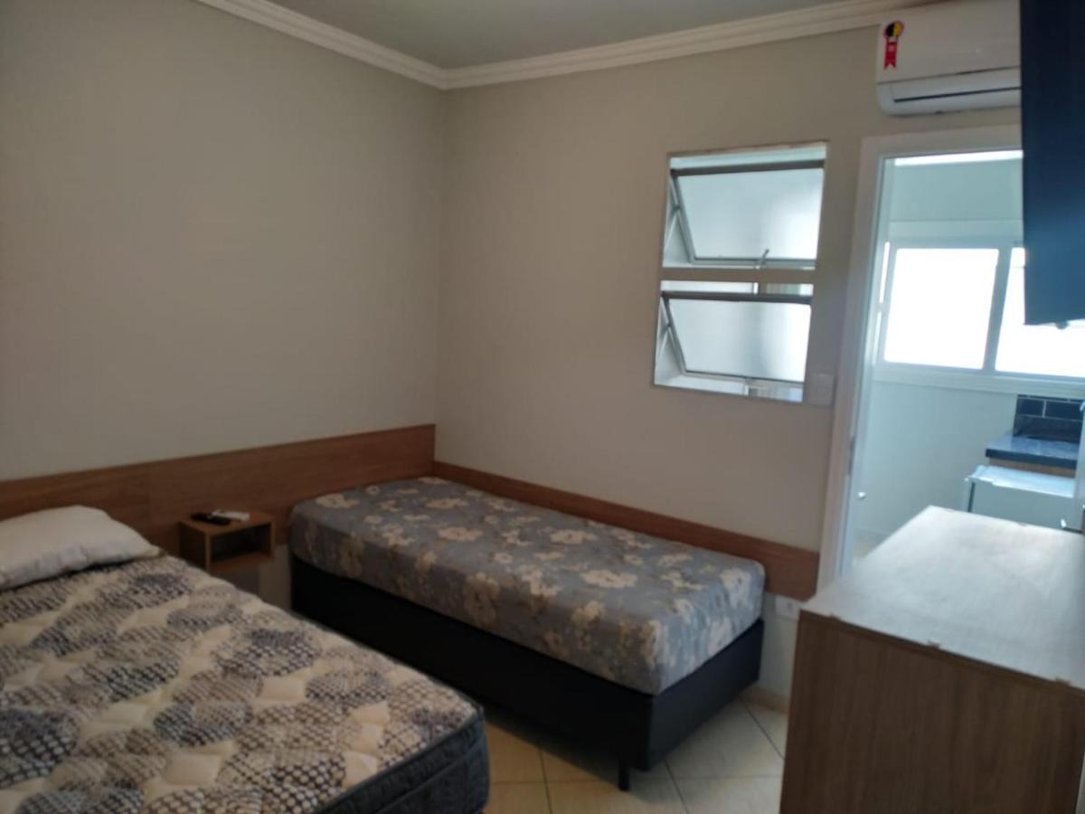 Kitnet Asturias 51B No Ed. Guariata, Proximo A Praia Das Asturias Em גוארויה מראה חיצוני תמונה