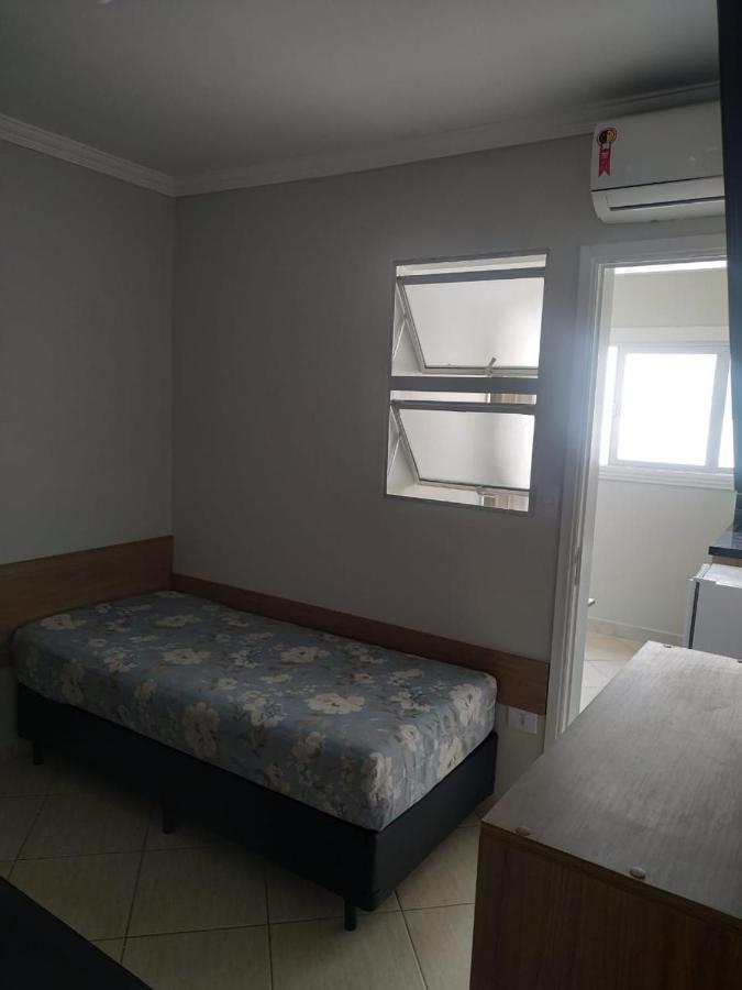 Kitnet Asturias 51B No Ed. Guariata, Proximo A Praia Das Asturias Em גוארויה מראה חיצוני תמונה